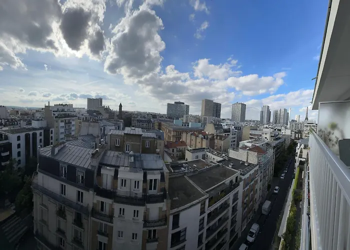 My Eiffel Tower View Apartment *